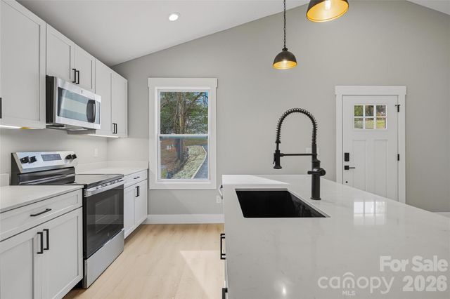 133 Moore Street, Hendersonville, NC 28739