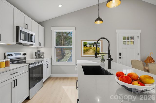 133 Moore Street, Hendersonville, NC 28739