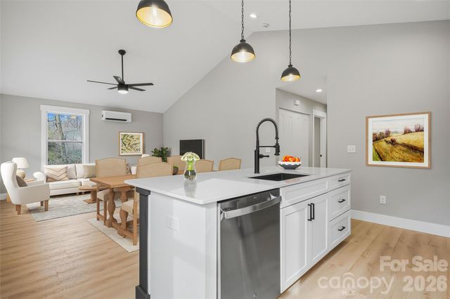 133 Moore Street, Hendersonville, NC 28739
