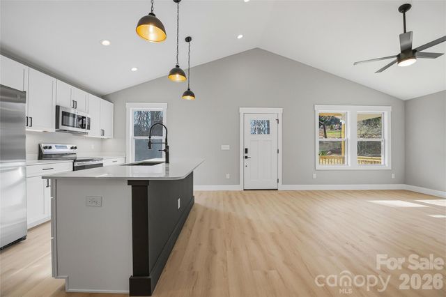 133 Moore Street, Hendersonville, NC 28739