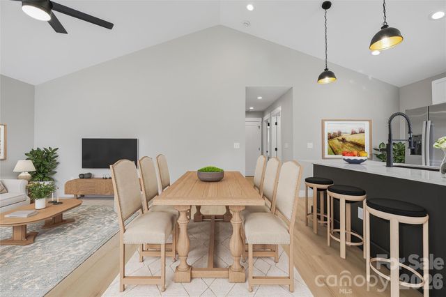 133 Moore Street, Hendersonville, NC 28739