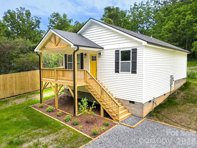 133 Moore Street, Hendersonville, NC 28739