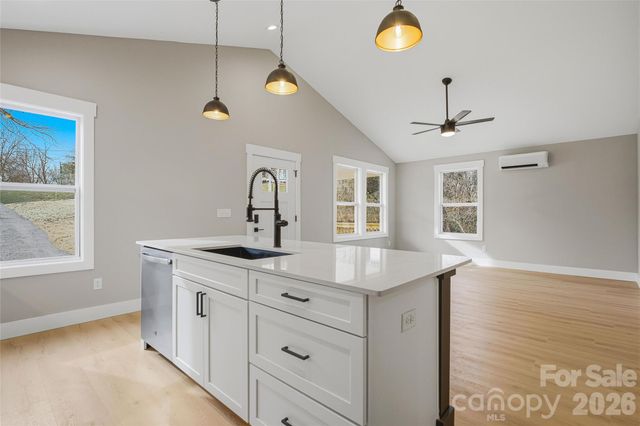 133 Moore Street, Hendersonville, NC 28739