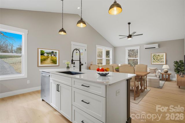 133 Moore Street, Hendersonville, NC 28739