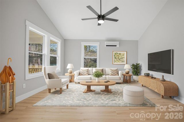 133 Moore Street, Hendersonville, NC 28739