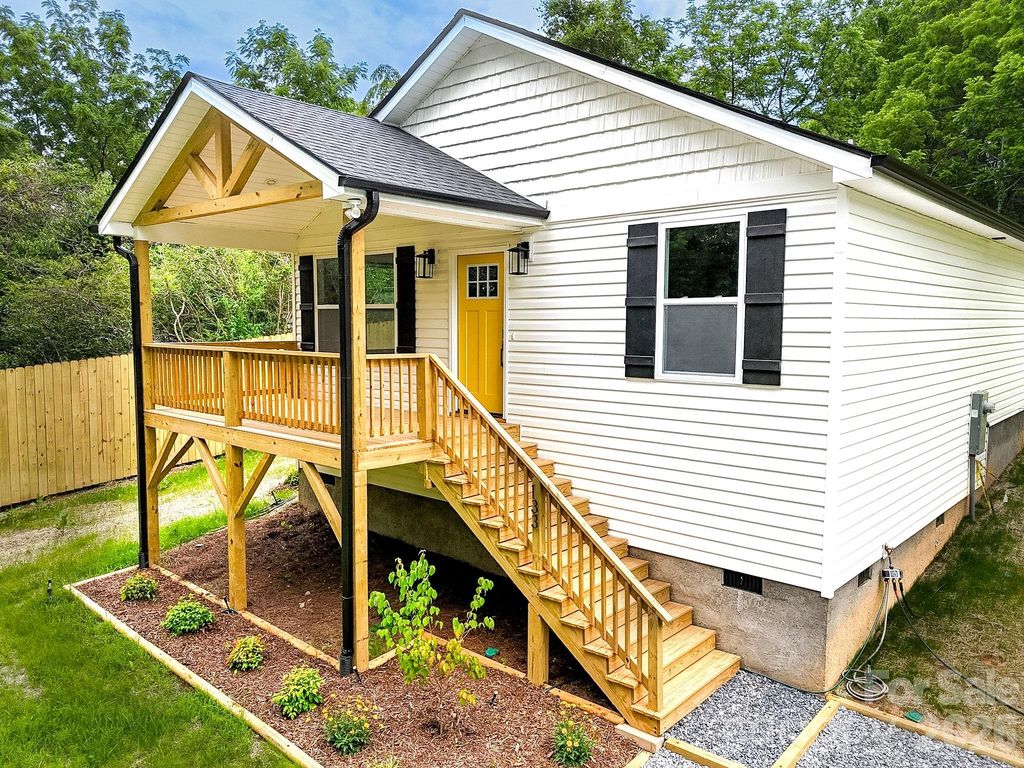 133 Moore Street, Hendersonville, NC 28739