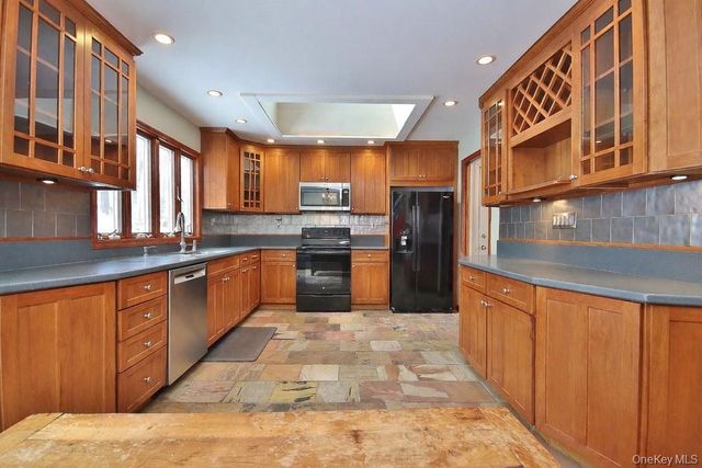 9 Crescent Lane, Putnam Valley, NY 10579