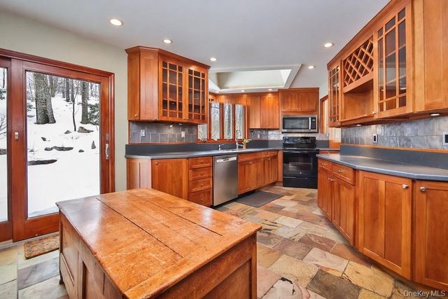 9 Crescent Lane, Putnam Valley, NY 10579