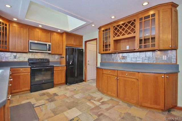 9 Crescent Lane, Putnam Valley, NY 10579