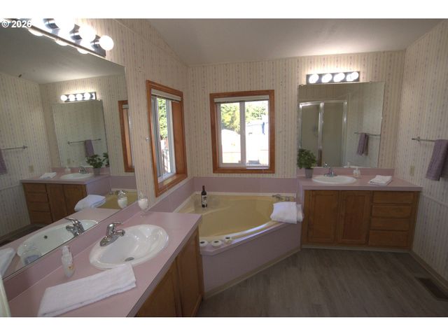 97940 W BENHAM Ln 22, Brookings, OR 97415