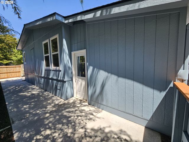 97940 W BENHAM Ln 22, Brookings, OR 97415