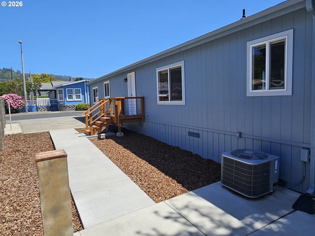 97940 W BENHAM Ln 22, Brookings, OR 97415