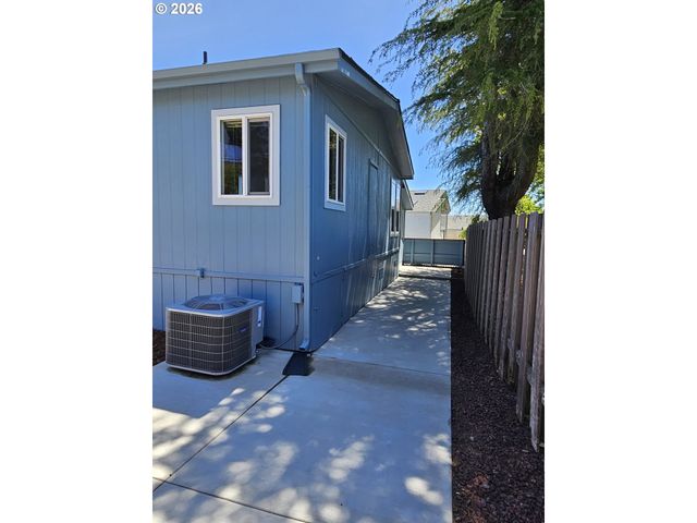 97940 W BENHAM Ln 22, Brookings, OR 97415