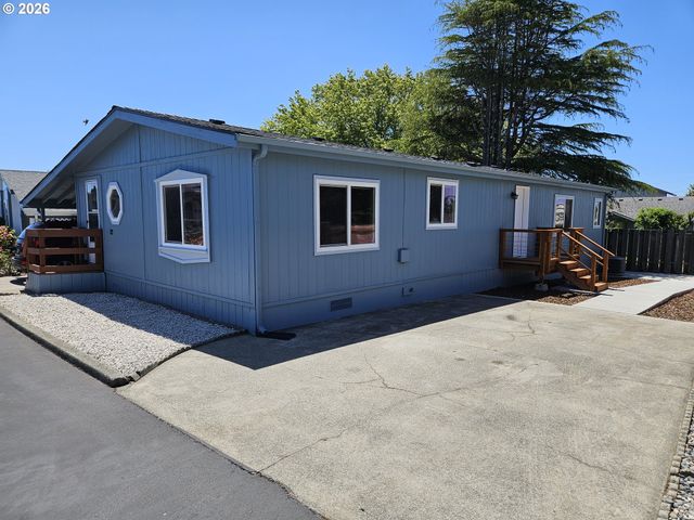 97940 W BENHAM Ln 22, Brookings, OR 97415