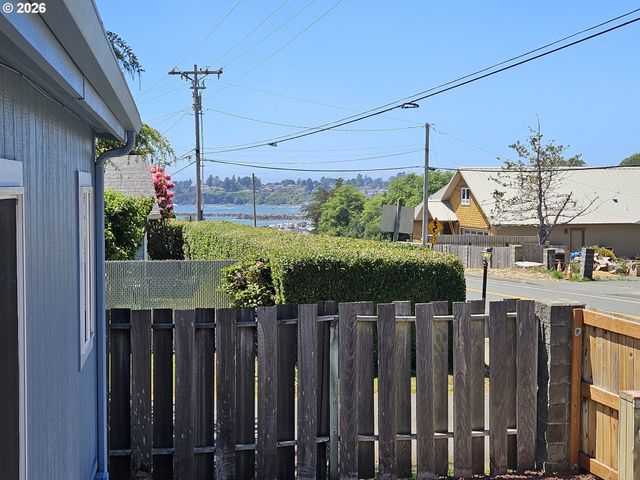 97940 W BENHAM Ln 22, Brookings, OR 97415