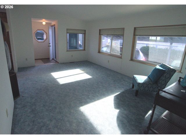 97940 W BENHAM Ln 22, Brookings, OR 97415