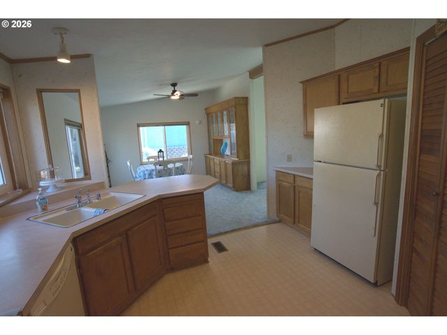 97940 W BENHAM Ln 22, Brookings, OR 97415