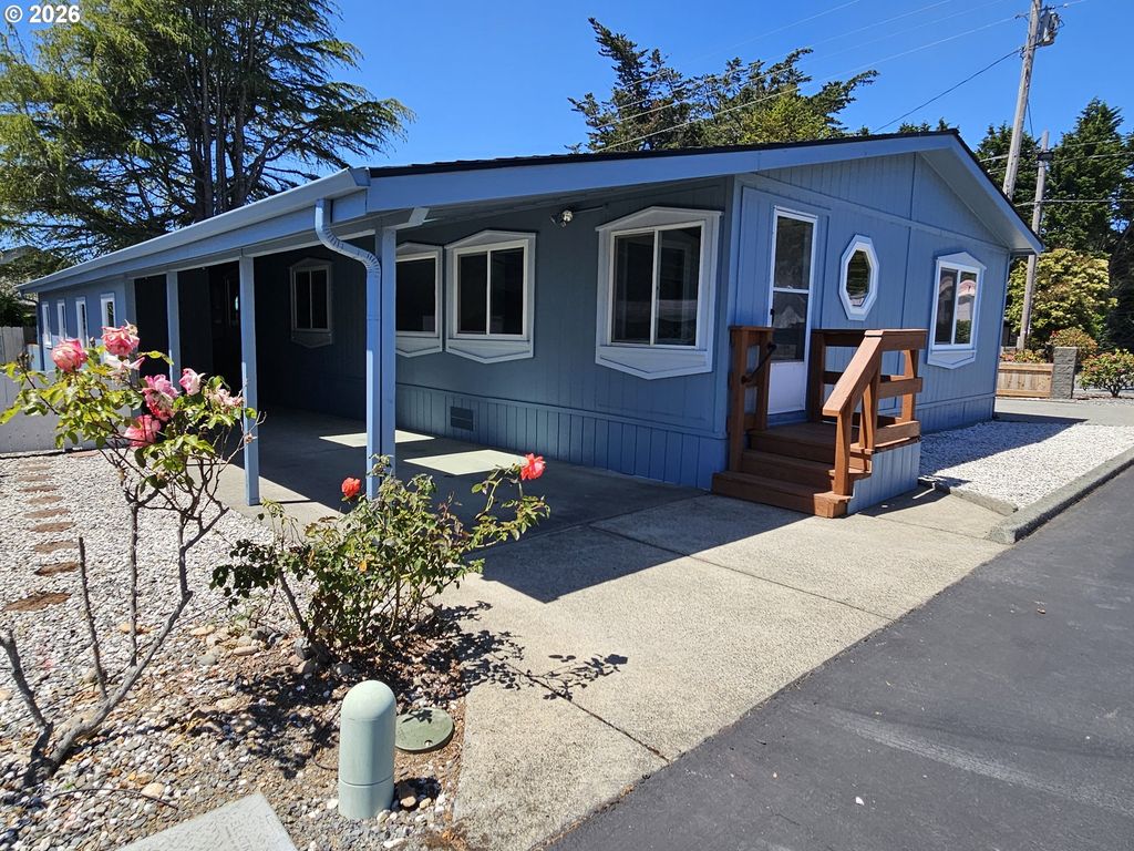 97940 W BENHAM Ln 22, Brookings, OR 97415