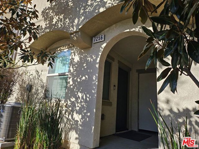 7256 N Cherry Lane, Van Nuys, CA 91405