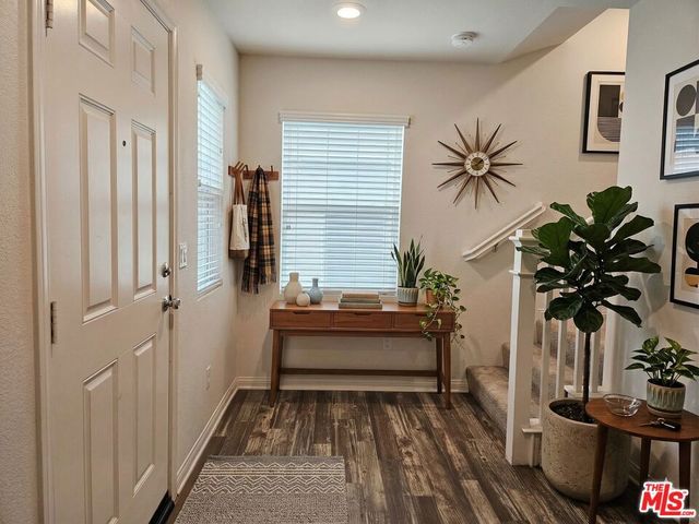 7256 N Cherry Lane, Van Nuys, CA 91405