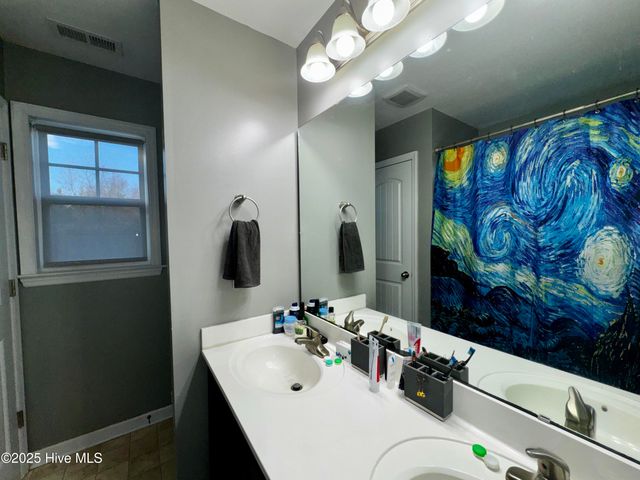 211 Hidden Oaks Drive, Jacksonville, NC 28546