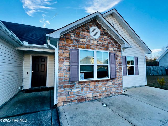 211 Hidden Oaks Drive, Jacksonville, NC 28546