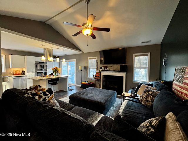 211 Hidden Oaks Drive, Jacksonville, NC 28546