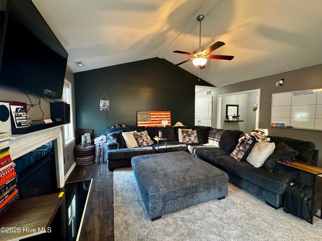 211 Hidden Oaks Drive, Jacksonville, NC 28546