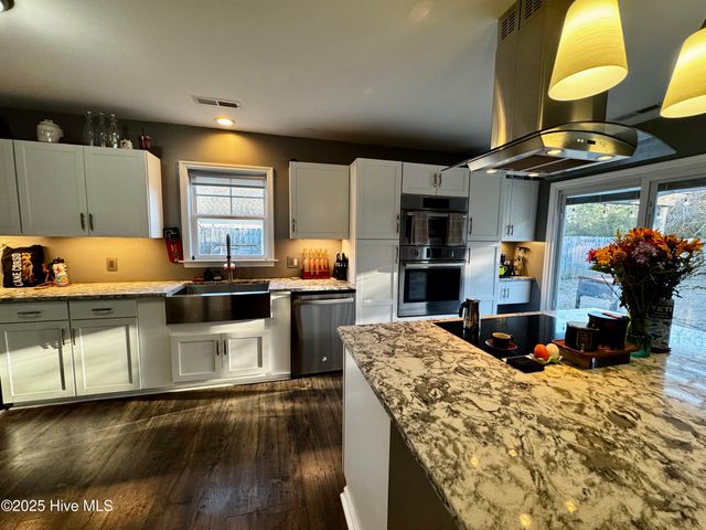 211 Hidden Oaks Drive, Jacksonville, NC 28546