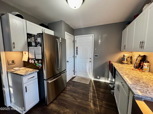 211 Hidden Oaks Drive, Jacksonville, NC 28546