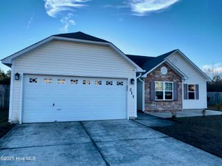211 Hidden Oaks Drive, Jacksonville, NC 28546