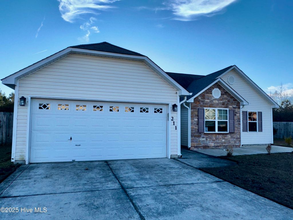 211 Hidden Oaks Drive, Jacksonville, NC 28546