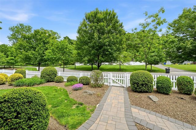 5 Judges Lane, Smithtown, NY 11787