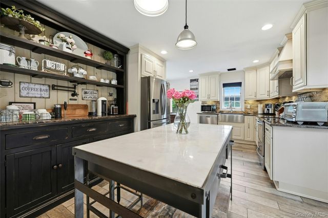 5 Judges Lane, Smithtown, NY 11787