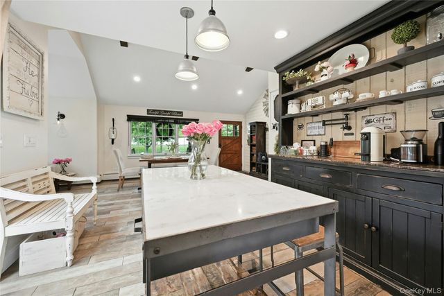 5 Judges Lane, Smithtown, NY 11787