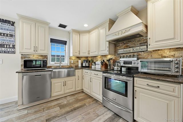 5 Judges Lane, Smithtown, NY 11787