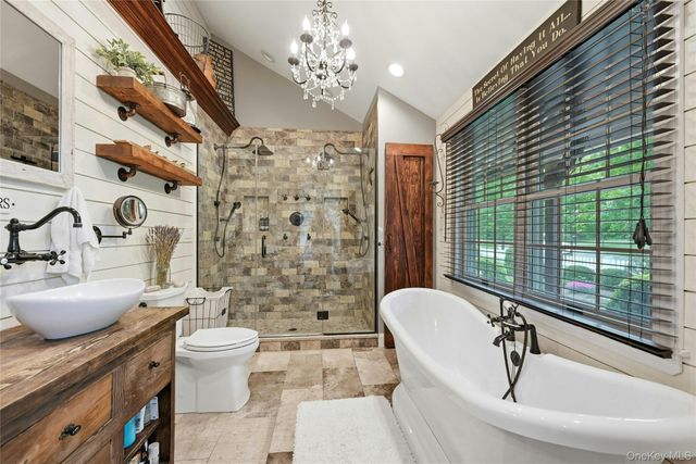 5 Judges Lane, Smithtown, NY 11787
