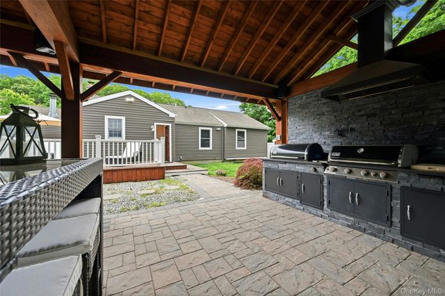 5 Judges Lane, Smithtown, NY 11787