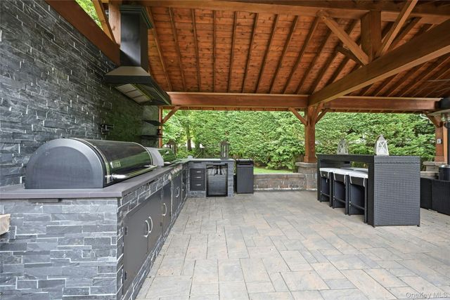 5 Judges Lane, Smithtown, NY 11787
