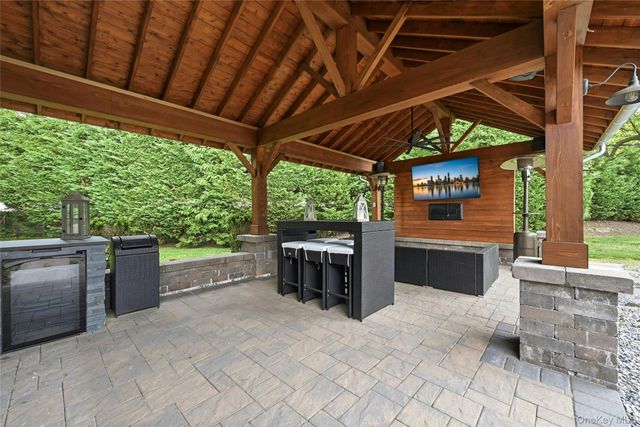 5 Judges Lane, Smithtown, NY 11787