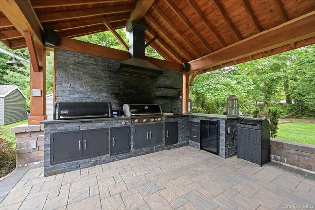 5 Judges Lane, Smithtown, NY 11787