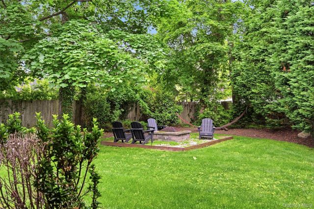 5 Judges Lane, Smithtown, NY 11787