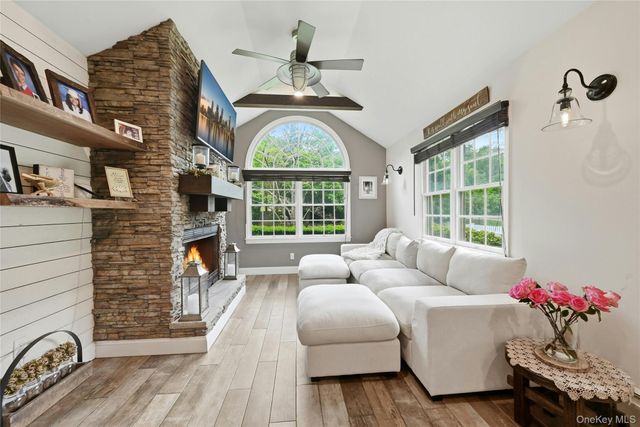 5 Judges Lane, Smithtown, NY 11787