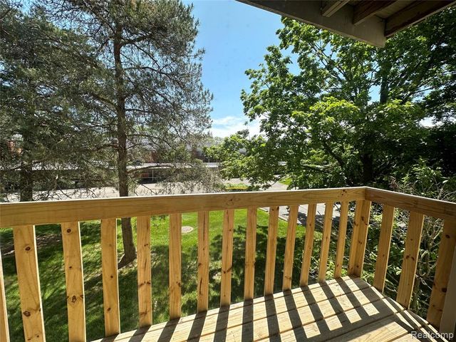 32005 W 12 Mile Road 207, Farmington Hills, MI 48334