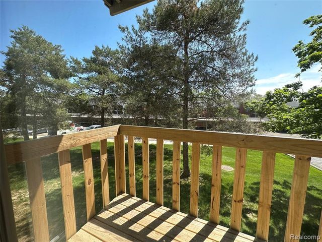 32005 W 12 Mile Road 207, Farmington Hills, MI 48334