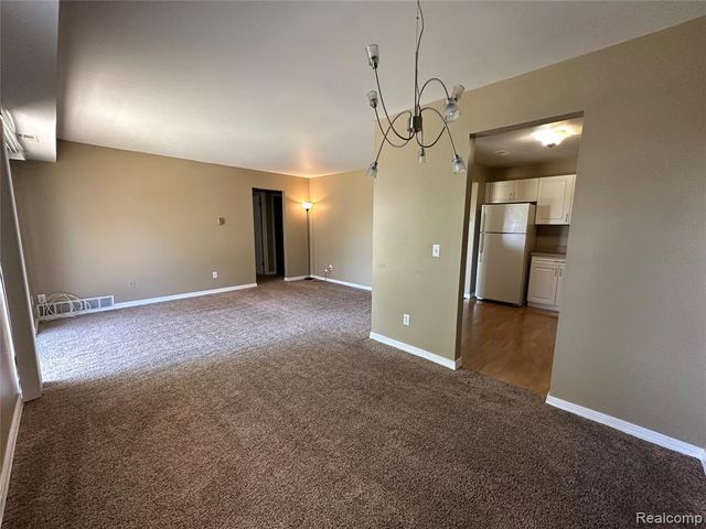 32005 W 12 Mile Road 207, Farmington Hills, MI 48334