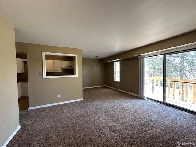 32005 W 12 Mile Road 207, Farmington Hills, MI 48334