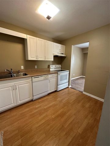 32005 W 12 Mile Road 207, Farmington Hills, MI 48334