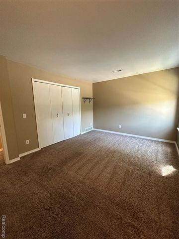 32005 W 12 Mile Road 207, Farmington Hills, MI 48334