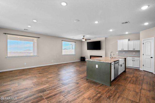 325 QUIET PRAIRIE Drive, Horizon City, TX 79928